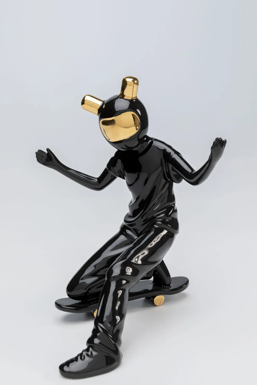 Decofiguur Skating Astronaut Black 21cm