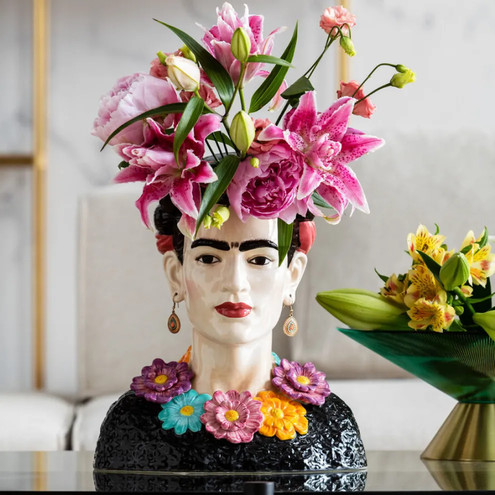 Vaas Style Muse Flowers